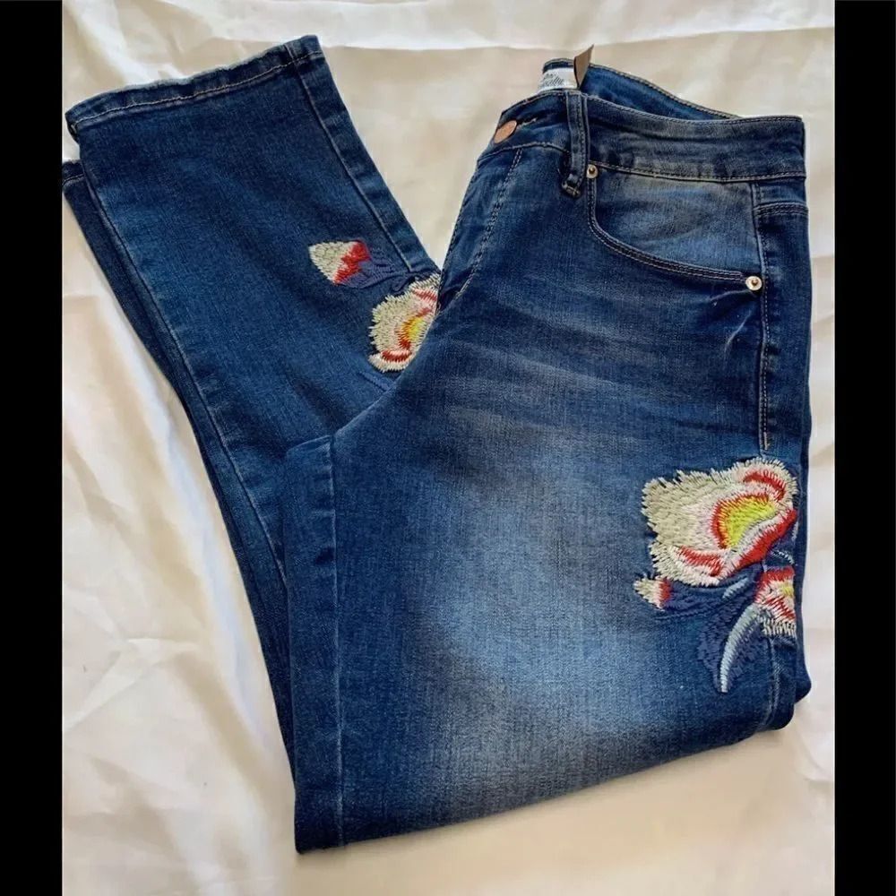 Royalty For Me Embroidered Jean Capris #SJ23
